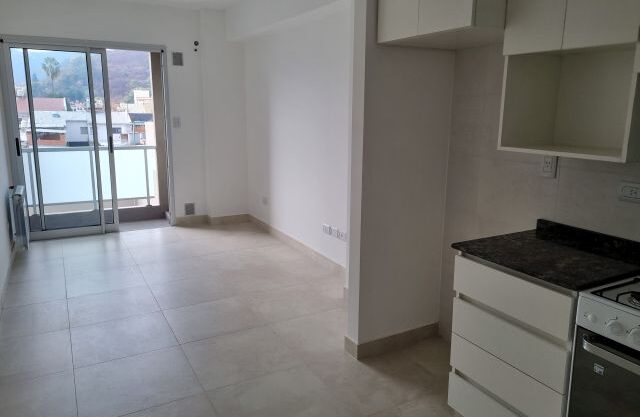 ALQUILER DE DEPARTAMENTOS EN SALTA. DE 1 DORMITORIO, MUY BUENA ZONA. PUEYRREDON AL 1100.