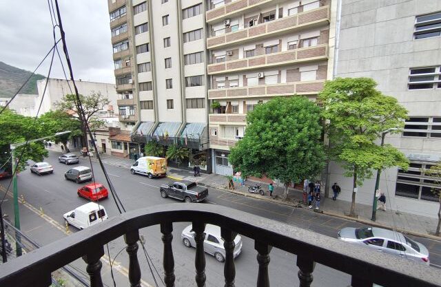 ALQUILER DE DEPARTAMENTOS EN SALTA. 2 DORMITORIOS. BELGRANO AL 300. A 2 CUADRAS DE PLAZA 9 DE JULIO.