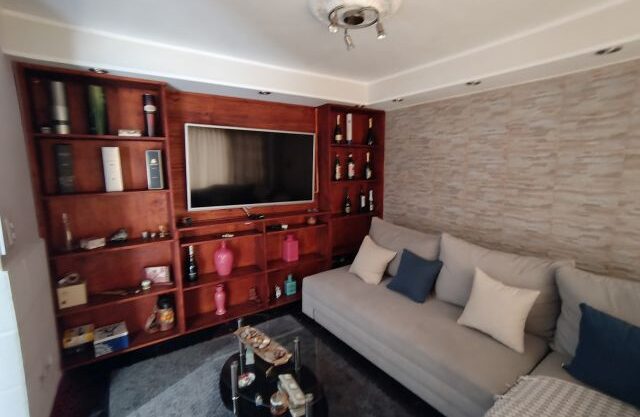 ALQUILER DE CASAS EN SALTA. BARRIO TRES CERRITOS. PASANDO LA 2DA. ROTONDA. CON PISCINA.