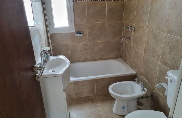 VENTA DE DEPARTAMENTOS EN SALTA. 2 DORMITORIOS, CON BALCON. CASEROS ESQUINA GRAL PAZ.